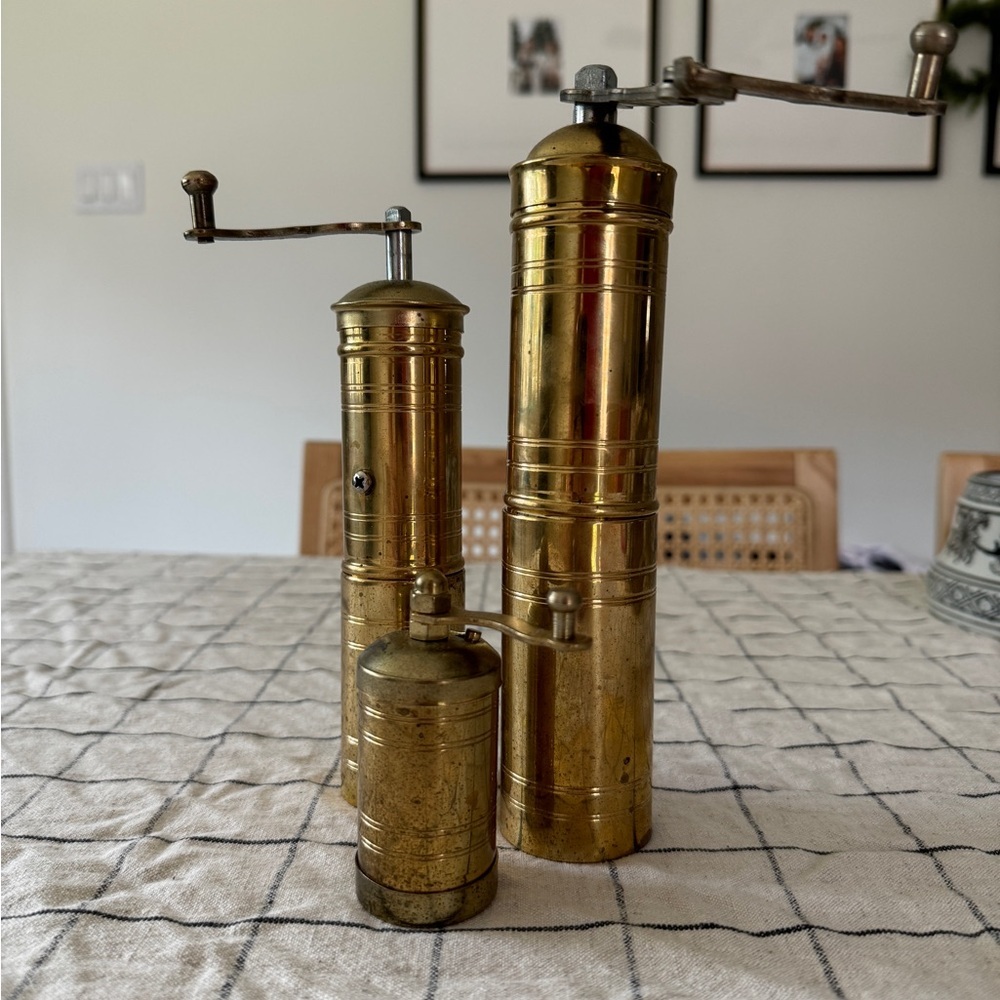 Gold Pepper Mill Set - Picture 4 of 7